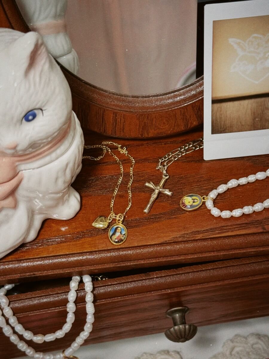 'Madonna & Heart' Necklace